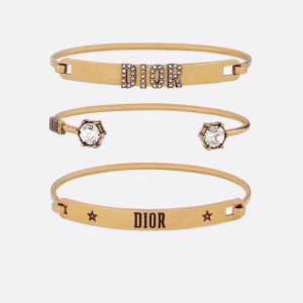 ディオール DIOR 気持ちいい真夏日にぴったり ブレスレット おしゃれな夏ファッション2026 清潔感のある肌見せ.219.
