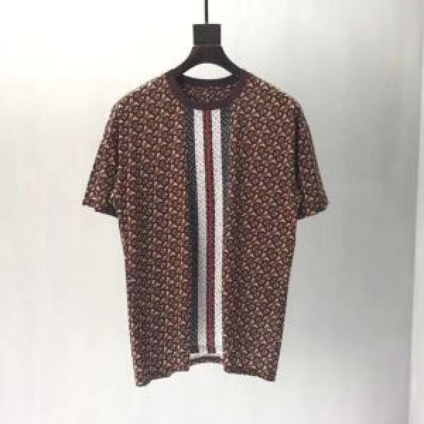 きちんと感が抜群 バーバリー BURBERRY 2026年の夏のマスト Tシャツ/ティーシャツ クールな印象を引き立て