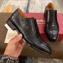 サルヴァトーレフェラガモ FERRAGAMO グッと大人っぽい印象に  この夏は注目新作 ビジネスシューズ 2026年春夏のトレンドアイテム 2色可選