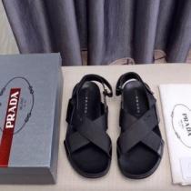 プラダ PRADA ちょっと大人の印象 サンダル 夏に良く似合うちょっと新品  2026年春夏流行ファッション