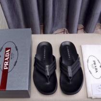 トレンド感があって涼しげ プラダ PRADA  ファッションにトレンド サンダル 2026年夏の一押しファッションアイテム