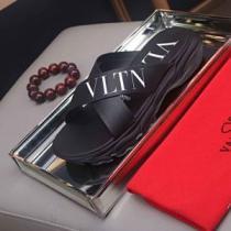 元気な印象のコーデ サンダル 知的な雰囲気夏着物  ヴァレンティノ VALENTINO 2026春夏トレンドアイテム