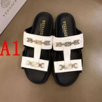 クールな印象を引き立て   ヴェルサーチVERSACE 2026年の夏のマスト 2色可選 サンダル グッと大人っぽい印象に