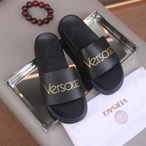 ヴェルサーチVERSACE 大人っぽく見せ新作  リッチな印象に サンダル 2026年最新ファッション