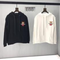 2色可選 主張性もカジュアルさ パーカー  注目度が高まり最新コレクション バーバリー BURBERRY 2026春夏トレンドアイテム