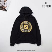 フェンディ FENDI おしゃれな夏ファッション2026  今年の夏は着こなし パーカー 軽やかな素材感