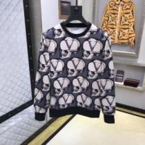 ヴァレンティノ VALENTINO おすすめ大人かわいい着こなし プルオーバーパーカー 2026年春夏シーズンの人気