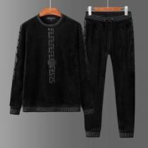 今っぽく新作アイテム 今年の正解大人気新作 上下セット 2026春夏は人気定番  ヴェルサーチVERSACE
