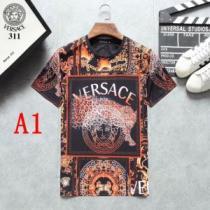 2026SSのトレンド商品 ヴェルサーチ夏キレ味をプラス VERSACE 3色可選 Tシャツ/半袖