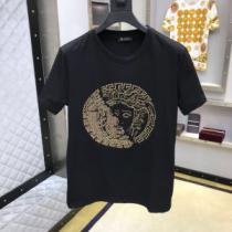 毎年トレンドアイテムが出る  Tシャツ/半袖  2026SS  ヴェルサーチこの夏絶対欲しい  VERSACE