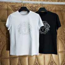 この夏絶対欲しい  Tシャツ/半袖 2色可選 ヴェルサーチ正規品保証19春夏  VERSACE