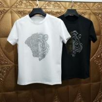最新のトレンドブランド人気的 Tシャツ/半袖 2色可選 ヴェルサーチ 2026春夏の大注目トレンド VERSACE