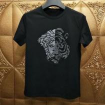 安心と信頼のお取引 ヴェルサーチ2026春夏の大注目トレンド  VERSACE Tシャツ/半袖