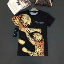 2026春夏の大注目トレンド VERSACE Tシャツ/半袖 ヴェルサーチ大人の色味  今年大人気
