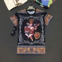 2026夏ファション新品 VERSACE Tシャツ/半袖  ヴェルサーチ 夏に良く似合うちょっと新品
