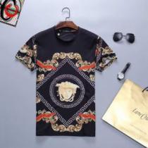 超あたたかい VERSACE Tシャツ/半袖  2026年春夏シーズンの人気 ヴェルサーチ  すごく稀少カラー
