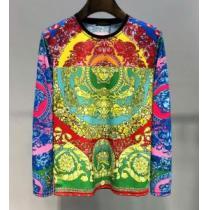 ヴェルサーチ VERSACE 長袖Tシャツ 2026年春夏のトレンドアイテム クラシカルな雰囲気