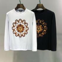 【2026年】夏のファッション 春夏のトレンドアイテム ヴェルサーチ VERSACE 長袖Tシャツ 2色可選