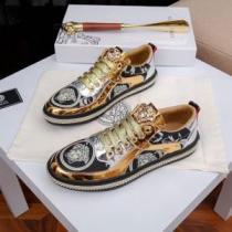 カジュアルシューズ 2026春夏の大注目トレンド まずは定番！人気アイテム ヴェルサーチ VERSACE