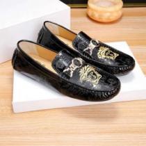 カジュアルシューズ  ヴェルサーチ VERSACE 【2026年】夏のファッション 今期のトレンド定番アイテム
