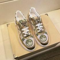 ヴェルサーチ VERSACE カジュアルシューズ 2さわやか夏スタイル新品 おしゃれな夏ファッション2026