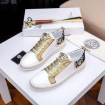 【2026春夏】最新コレクション ヴェルサーチ VERSACE カジュアルシューズ 2色可選 目を引く春夏トップス