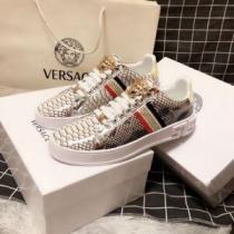 カジュアルシューズ 2026SSのトレンド商品 今期のトレンド定番アイテム ヴェルサーチ VERSACE