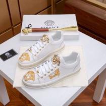 カジュアルシューズ  ヴェルサーチ VERSACE 2026春夏トレンドアイテム 今流行のストリート上品