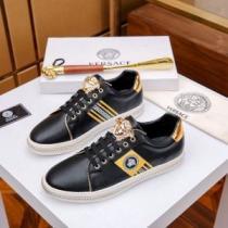 ヴェルサーチ VERSACE カジュアルシューズ 2色可選 春夏の流行りトップス 【2026春夏】最新コレクション