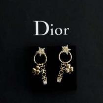 スタイルUPして着こなす ディオール DIOR 夏ファッションをおしゃれに楽しもう  ピアス 2026年春夏のトレンドアイテム.222.