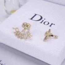 大人の可愛さを引き立て ディオール 大人カジュアル夏ファッション2026 DIOR ピアス キレイめ感が強い.222.