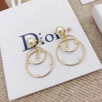 ピアス おすすめ大人かわいい着こなし ディオールリラックス感のある着こなし 2026夏ファション新品  DIOR 春色の最旬の人気アイテム.222.