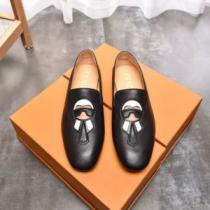 フェンディ FENDI カジュアルシューズ 2026年春夏のトレンドアイテム 定番のスタイル春夏限定