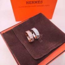 スタイルUPして着こなす エルメス HERMES 2026年春夏のトレンドアイテムリング/指輪 おしゃれな大人の着こなし.228.