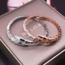 夏らしい抜け感を演出し ブルガリ 2026年春夏シーズンの人気 BVLGARI ブレスレット ぐっと鮮度がアップ 2色可選.229.