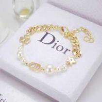 ブレスレット 2026年春夏流行ファッション ディオールファッションにトレンド  DIOR トレンド感があって涼しげ.219.
