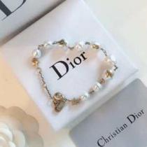 ブレスレット 大人のカジュアルスタイル ディオール今年もトレンド  DIOR  2026春夏は人気定番.219.