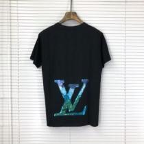 ルイ ヴィトントレンドアイテムとして継続 LOUIS VUITTON おしゃれな夏ファッション2026 Tシャツ/半袖  2色可選