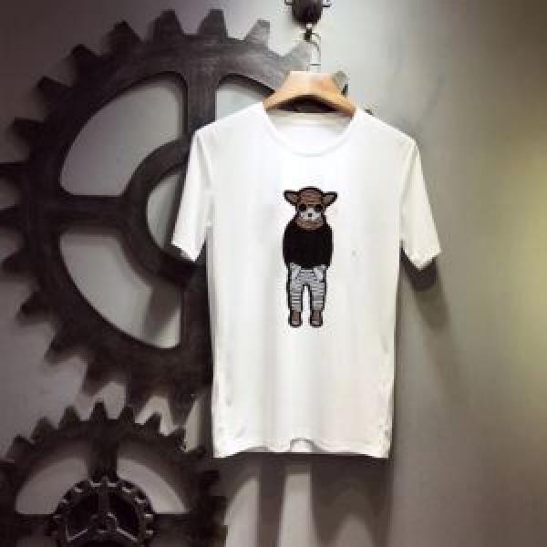 2色可選 大人の可愛さを引き立て 半袖Tシャツ  抜け感スゴイ フェンディ FENDI 大人カジュアル夏ファッション2026