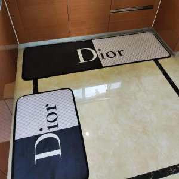 ラグカーペット 2026年の春夏に着たい ディオール お部屋の模様替え DIOR 肌触りの良さとお手入れのしやすさを両立