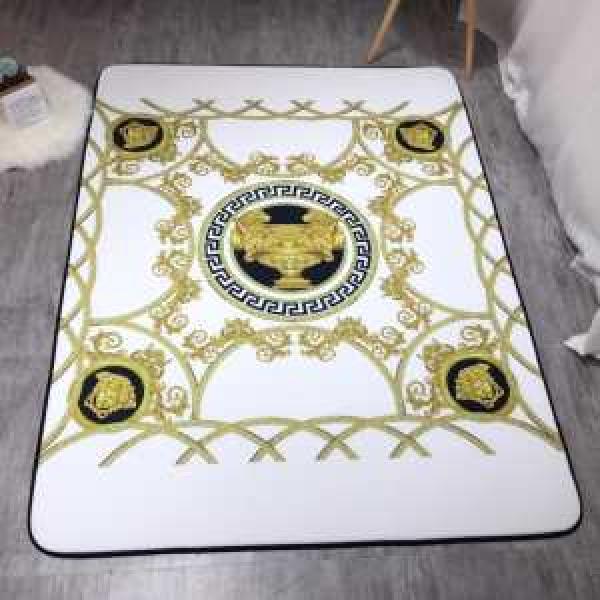 《2026年》今、注目のストリート ヴェルサーチVERSACE あなたにぴったりのタイプ ラグカーペット さらに抗菌防臭加工