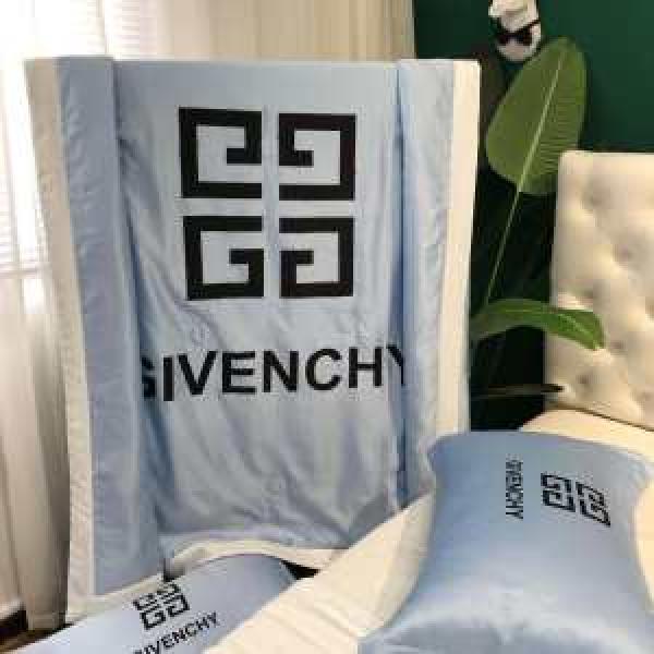 季節感のあるファッション ジバンシー 累計出荷枚数大 GIVENCHY 夏はエアコンの効いた部屋対応 ブランケット