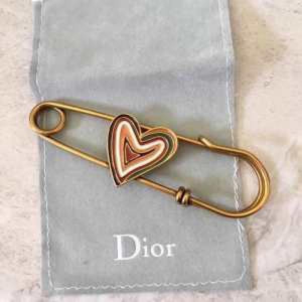 先取り！2026年春夏トレンド ディオール DIOR ブローチ 今やセレブ御用達で大人気の.222.
