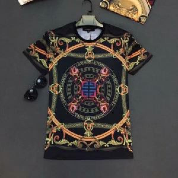 2026年春夏流行ファッション 大人の可愛さを引き立て ジバンシー GIVENCHY 半袖Tシャツ