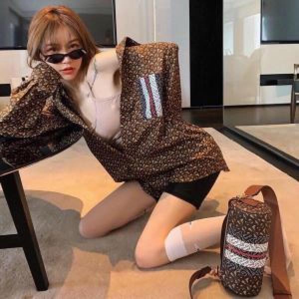 夏の大人カジュアルスタイル  バーバリー リラックススタイルが実現 BURBERRY 2026年最新ファッションレディースバッグ.48..48.