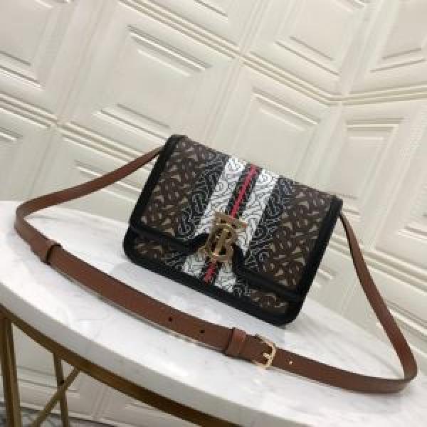 2026夏色っぽさ  おしゃれデザインも大人気 バーバリー お洒落トレンド人気BURBERRY 夏の王道　適度な上品さ 多色選択可 レディースバッグ.48..48.