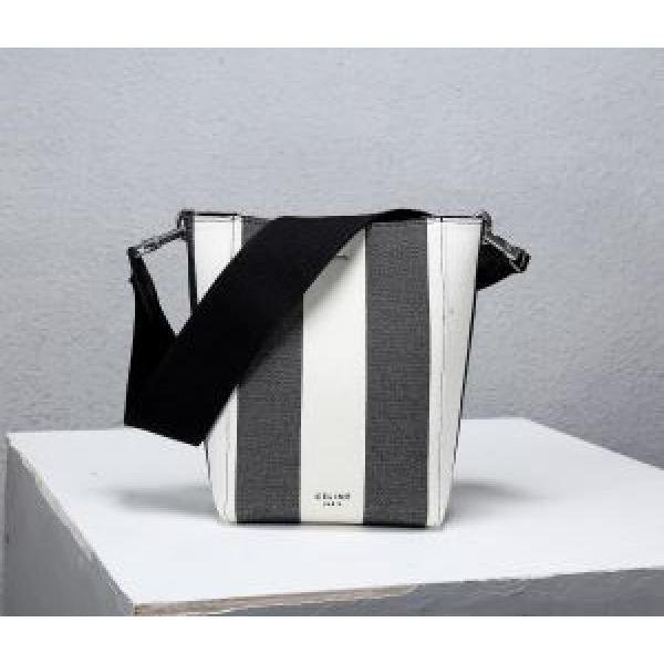 セリーヌ CELINE グッと大人っぽい印象に  レディースバッグ 2026年の夏のマスト 夏らしい抜け感を演出しこの夏は注目新作.352.