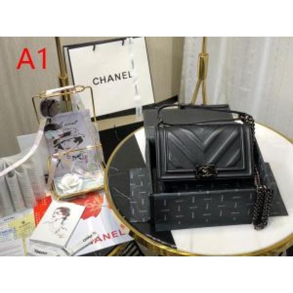 爽やかな雰囲気に仕上げる 3色選択可 ブランド コピー 2026春夏は人気定番  レディースバッグ 目を引く春夏トップス.59.