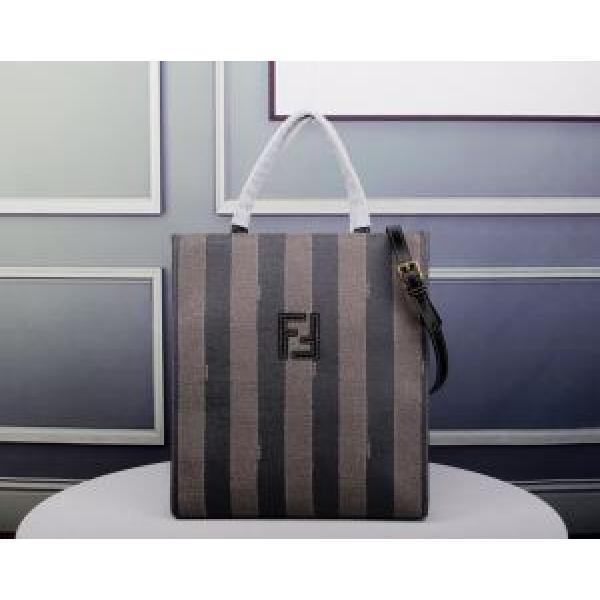 レディースバッグ  元気な印象のコーデ フェンディ2026春夏トレンドアイテム  FENDI  着るだけで上品なスタイル.150.