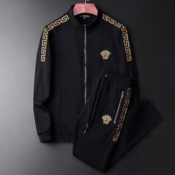 2026春夏も引き続き人気セール クラシカルな雰囲気 ヴェルサーチVERSACE 上下セット 2色可選